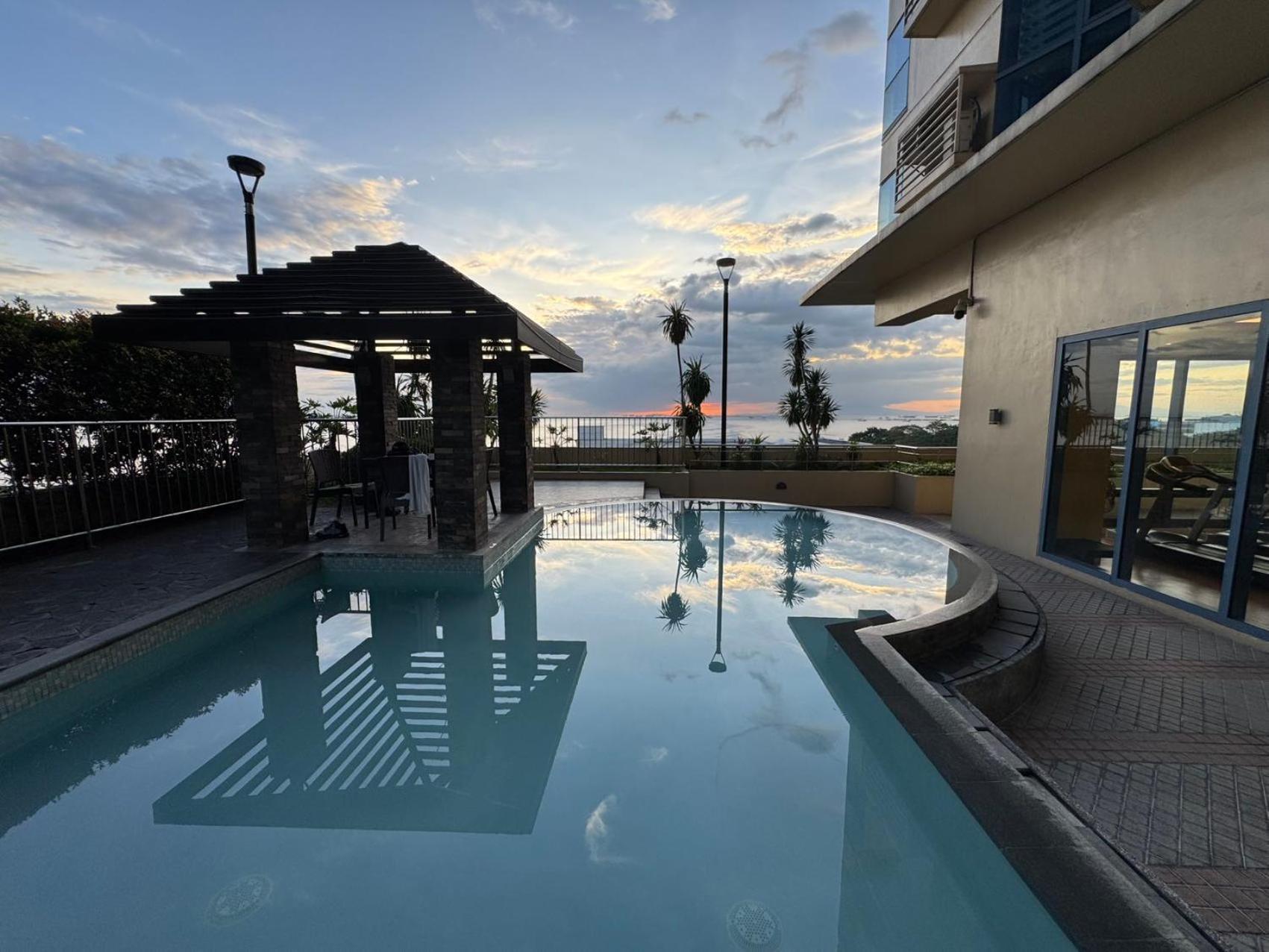 Grand Riviera Suites Manila Exterior photo