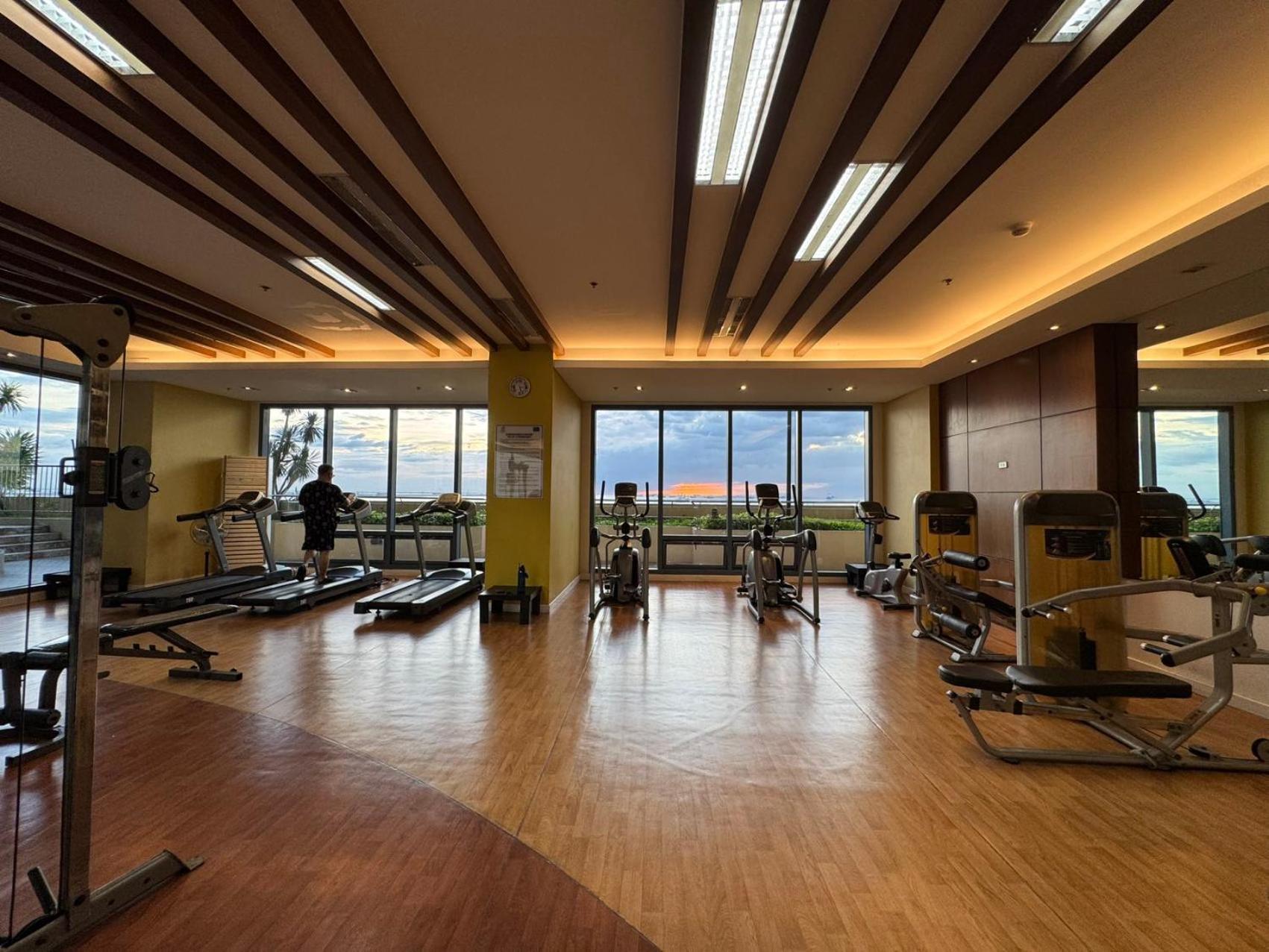 Grand Riviera Suites Manila Exterior photo