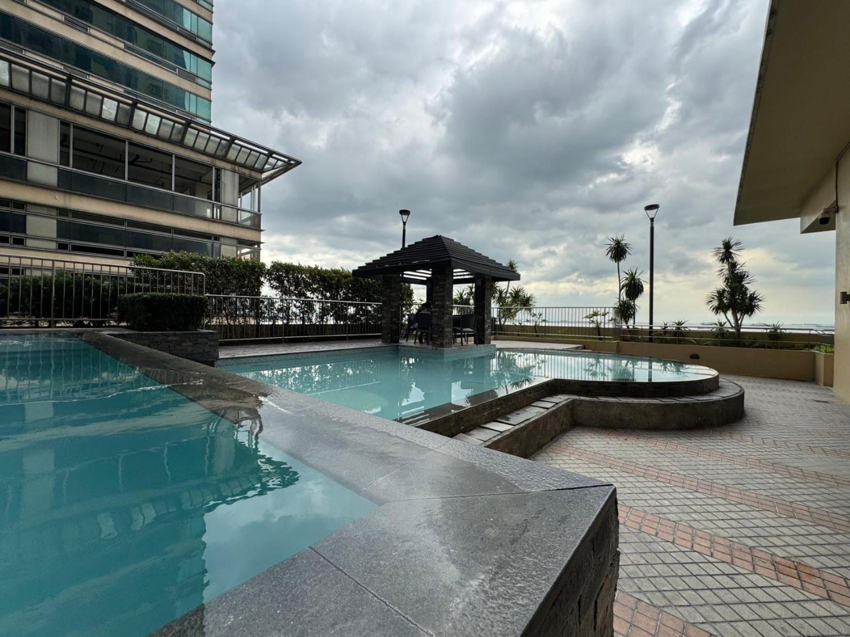 Grand Riviera Suites Manila Exterior photo