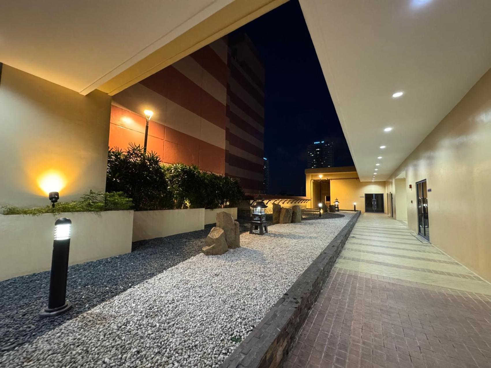 Grand Riviera Suites Manila Exterior photo